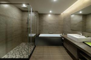 Phòng Thương gia có 2 giường kết hợp (Business Room with Combined Twin Beds)