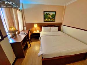 Phòng Tiêu Chuẩn Giường Đôi Lớn (Standard Queen Room)