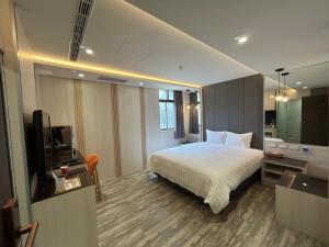 Phòng Deluxe Giường Đôi (Earth Double Room)