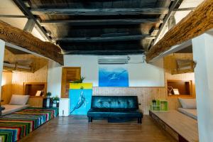 Giường Trong Phòng Nghỉ Tập Thể 8 Giường Cho Cả Nam Và Nữ (Bed in 8-Bed Mixed Dormitory Room)