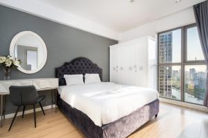 Căn Hộ 3 Phòng Ngủ (Three-Bedroom Apartment)