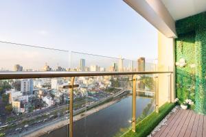 Căn Hộ 3 Phòng Ngủ (Three-Bedroom Apartment)