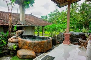 Phòng Giường Đôi Có Phòng Tắm Riêng (Double Room with Private Bathroom)