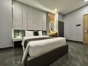 Phòng Tiêu Chuẩn Giường Đôi Lớn (Standard Queen Room)