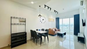 Căn Hộ 2 Phòng Ngủ Có Ban Công (Two-Bedroom Apartment with Balcony)