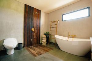 Luxury Suite with Bathtub and Balcony