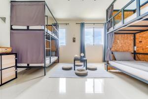 Giường trong Phòng ngủ tập thể cả Nam và Nữ 4 Người (Bed in 4-Bed Mixed Dormitory Room)