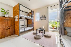 Giường trong Phòng ngủ tập thể Nữ 4 Người (Bed in 4-Bed Female Dormitory Room)