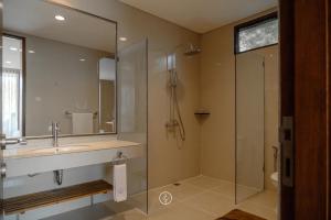 Biệt Thự Có Hồ Bơi Riêng (Villa with Private Pool)