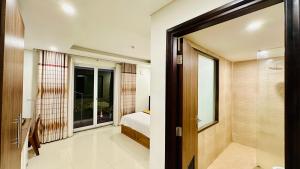 Phòng Có Giường Cỡ King Với Ban Công (King Room with Balcony)