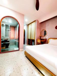 Phòng Superior giường đôi lớn (Superior Queen Room)