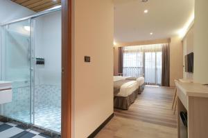 Phòng 2 giường đơn có ban công (Twin Room with Balcony)