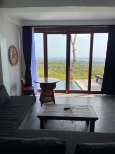 Biệt Thự Có Hồ Bơi Riêng (Villa with Private Pool)