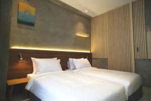 Phòng Hai Giường Đơn Loại Sang (Deluxe Twin Room)