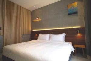Phòng có giường King và bồn tắm (1 King Bed Hot Tub Room)
