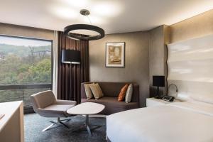 Phòng Executive 2 Giường Đơn – CHỈ PHÒNG (Twin Executive Room - Room Only)