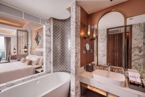 Phòng Suite Sang Trọng Hai Giường Đơn – Được Vào Phòng Chờ Hội Viên (Deluxe Twin Suite - Club Lounge Access Included)