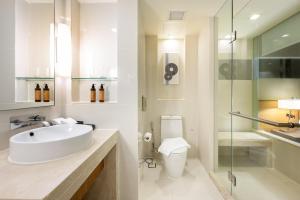 Suite Giường Lớn Hội Viên Cao Cấp (Superior Club King Suite)