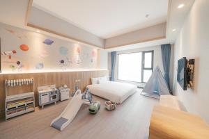 Theme Family Room