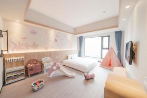 Theme Family Room