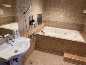 Phòng Tiêu Chuẩn Giường Đôi (Standard Double Room)