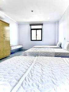 Phòng Gia Đình Với Phòng Tắm Chung (Family Room with Shared Bathroom)