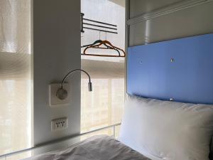 Giường trong Phòng ngủ Tập thể Nam gồm 8 Giường (Bed in 8-Bed Male Dormitory Room)
