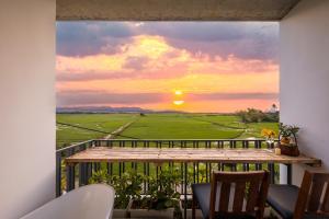 Phòng Có Giường Cỡ King Nhìn Ra Hồ Nước (King Room with Lake View)