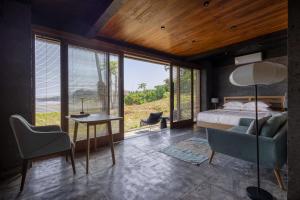 Biệt Thự 3 Phòng Ngủ (Three-Bedroom Villa)