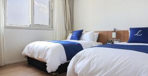 Deluxe Room with Mountain View