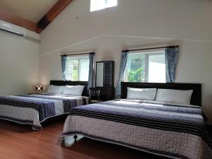 Phòng Gia đình nhìn ra Núi (Family Room with Mountain View)