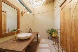 Phòng 2 Giường Đơn Nhìn Ra Khu Vườn (Twin Room with Garden View)