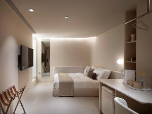 Phòng Tiêu Chuẩn Giường Đôi Có Bồm Tắm - Không Có Cửa Sổ (Standard Double Room with Bath - No Window)