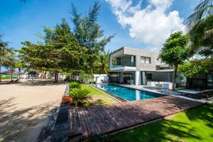 Premium Beachfront Pool Residence