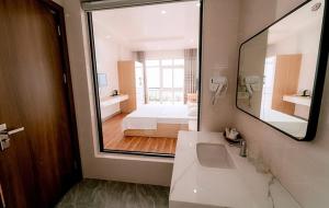 Phòng Đôi Loại Sang (Deluxe Double Room)