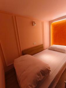 Phòng Đơn Với Phòng Tắm Vòi Sen Và Toilet Chung (Single Room with Shared Shower and Toilet)