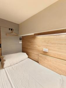 Phòng Đơn Với Phòng Tắm Vòi Sen Và Toilet Chung (Single Room with Shared Shower and Toilet)