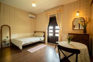 Phòng Có Giường Cỡ Queen Với Ban Công (Queen Room with Balcony)