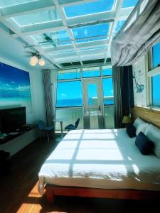Phòng Deluxe Giường Đôi Với Ban Công và Tầm Nhìn Ra Biển (Deluxe Double Room with Balcony and Sea View)