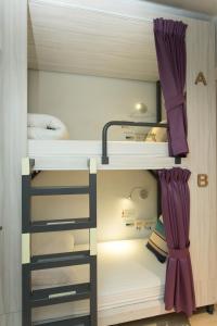 Giường trong Phòng ngủ tập thể Nữ 4 Người (Bed in 4-Bed Female Dormitory Room)