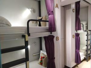 Giường trong Phòng ngủ tập thể Nữ 4 Người (Bed in 4-Bed Female Dormitory Room)