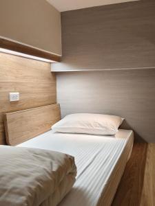 Phòng Đơn Với Phòng Tắm Chung (Single Room with Shared Bathroom)