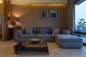 Suite Nhìn Ra Vườn (Suite with Garden View)