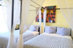 Phòng có 2 Giường đơn và Ban công Nhìn ra Biển (Twin Room with Balcony and Sea View)