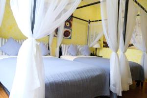 Phòng 2 giường đơn có ban công (Twin Room with Balcony)