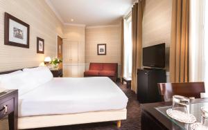 Quadruple Room room in Elysees Union Hotel