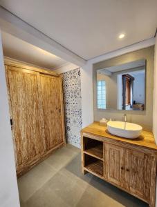 Phòng Giường Đôi Nhìn Ra Hồ Bơi (Double Room with Pool View)