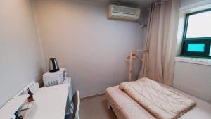 Phòng Giường Đôi Có Phòng Tắm Riêng (Double Room with Private Bathroom)