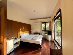Phòng Giường Đôi Nhìn Ra Núi (Double Room with Mountain View)