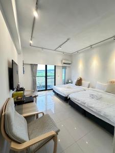 Ngôi Nhà 5 Phòng Ngủ (Five-Bedroom House)